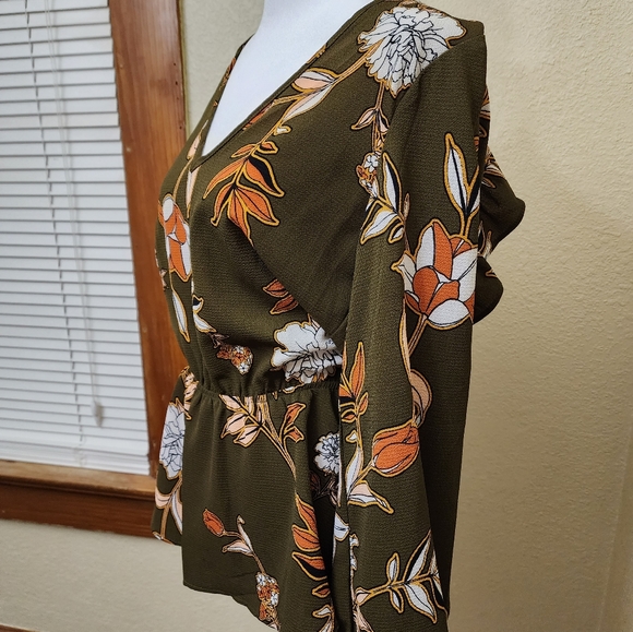 NWT! WILLOW AND ROOT! Olive Green Floral Peplum Top~ Buckle~ Size Small - Picture 5 of 11